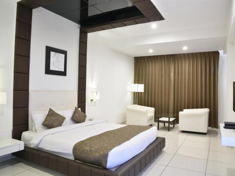 Hotel Lake View Saputara Ngoại thất bức ảnh