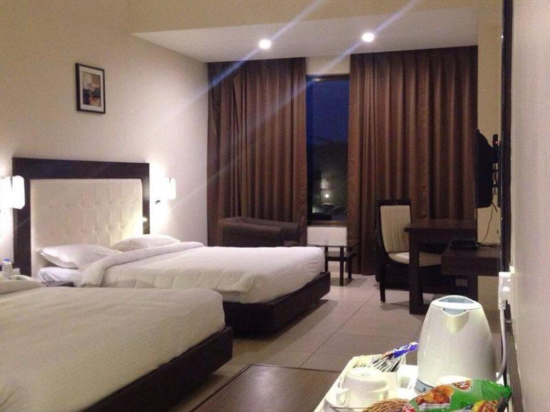 Hotel Lake View Saputara Ngoại thất bức ảnh