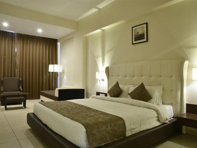 Hotel Lake View Saputara Ngoại thất bức ảnh