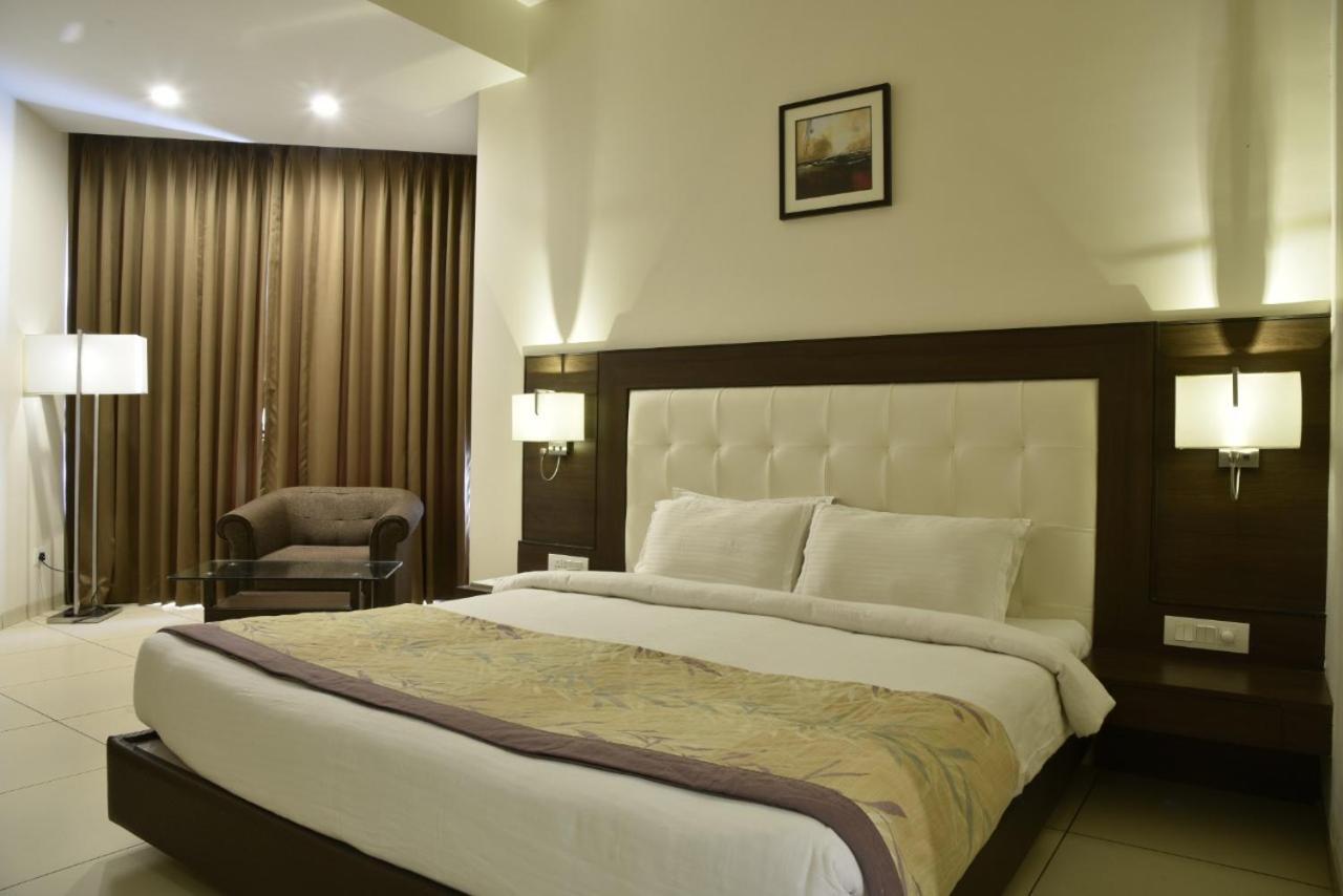 Hotel Lake View Saputara Ngoại thất bức ảnh